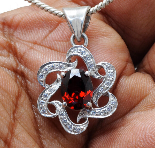 Red Garnet & White Topaz Gemstone Studded 925 Sterling Silver Pendant Sp011002