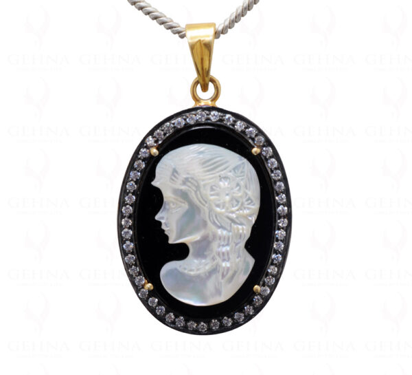 Victoria Face Engraved Mop & Black Onyx Gemstone 925 Silver Pendant Sp011003