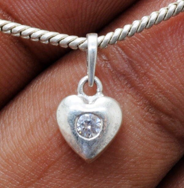 White Topaz Gemstone Studded Heart Shape 925 Sterling Silver Pendant Sp011007