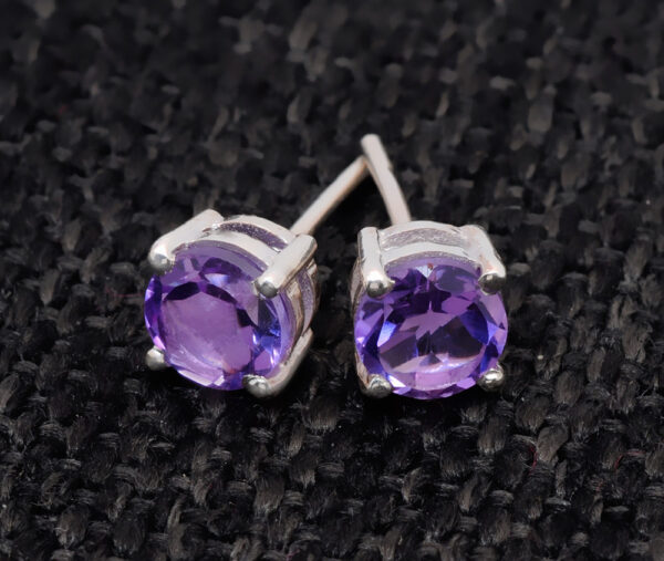 Amethyst Round Shaped Gemstone Studded 925 Sterling Silver Earrings SE04-1012