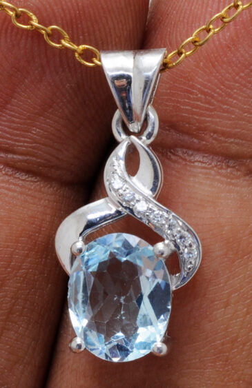 Blue Topaz Oval Shape Gemstone Studded 925 Sterling Silver Pendant Sp011015