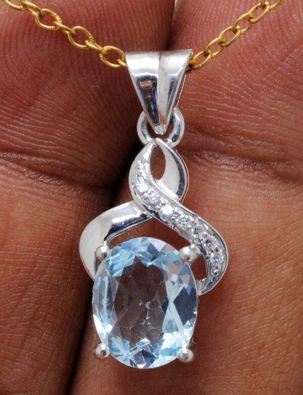 Blue Topaz Oval Shape Gemstone Studded 925 Sterling Silver Pendant Sp011015