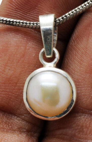 Natural Sea Water Pearl Round Studded In 925 Silver Pendant SP02-1074