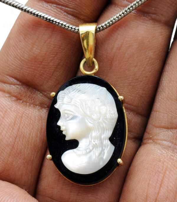 Victoria Carved Pearl & Black Onyx Gemstone 925 Silver Pendant SP02-1089