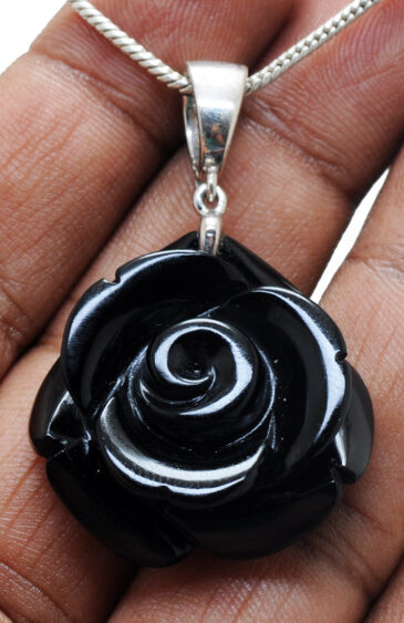 Black Onyx Rose Shape Carved Gemstone Studded 925 Silver Pendant Sp031097