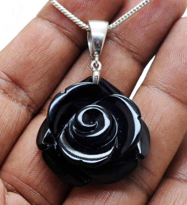 Black Onyx Rose Shape Carved Gemstone Studded 925 Silver Pendant Sp031097