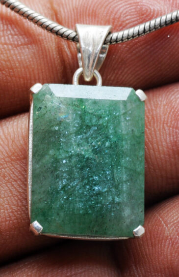 Sakota Emerald Gemstone Studded 925 Silver Pendant SP02-1101
