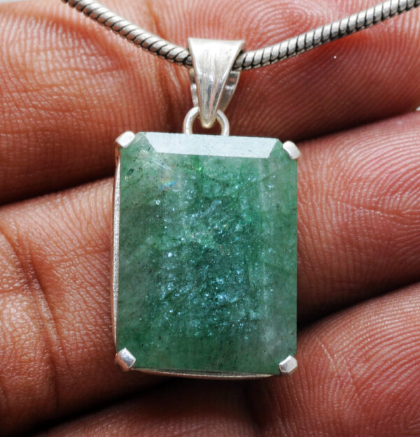 Sakota Emerald Gemstone Studded 925 Silver Pendant SP02-1101