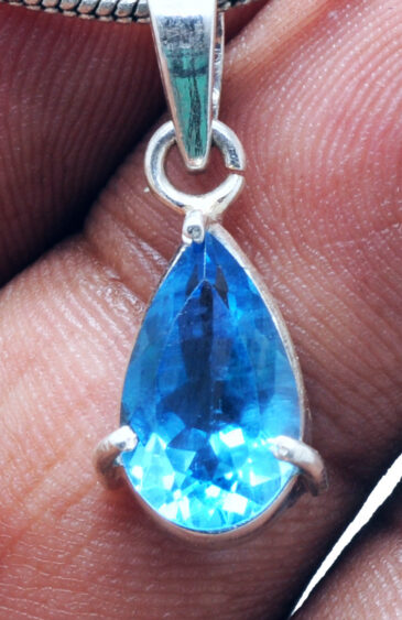 Swiss Blue Topaz Pear Shape Gemstone 925 Silver Pendant SP02-1104