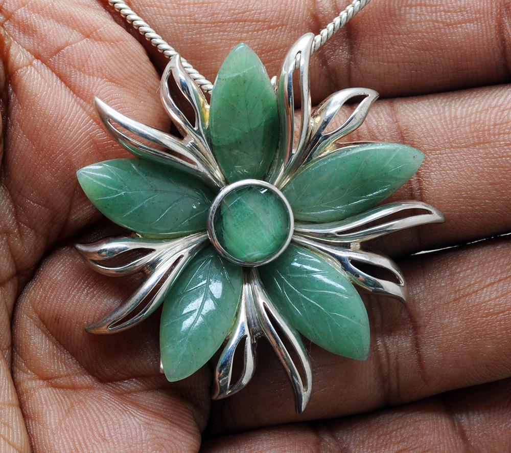 Green Jade Carving Leafs Studded 925 Sterling Silver Pendant Sp031108