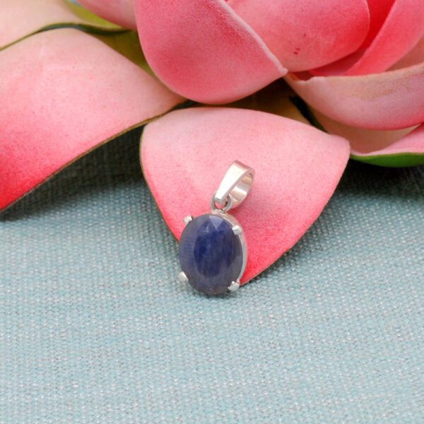 Blue Sapphire Oval Shape Gemstone 925 Sterling Silver Pendant SP02-1147