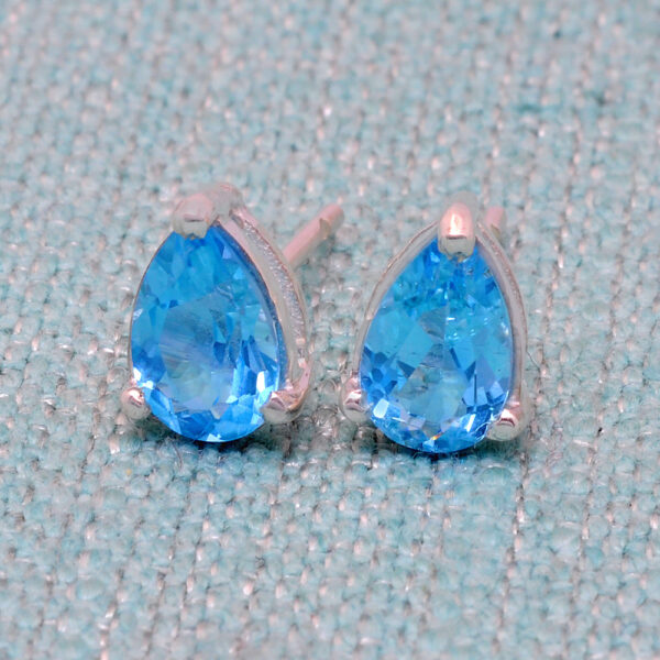 Swiss Blue Topaz Pear Shaped Gemstone Studded 925 Silver Earrings SE04-1192