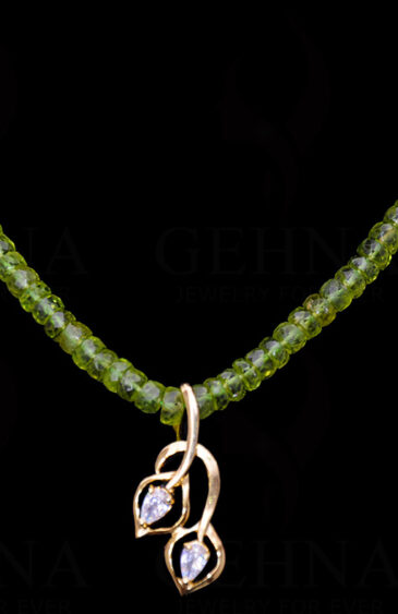 Necklace Of Peridot Gemstone Beads Studded Pendant & Earrings FN-1031