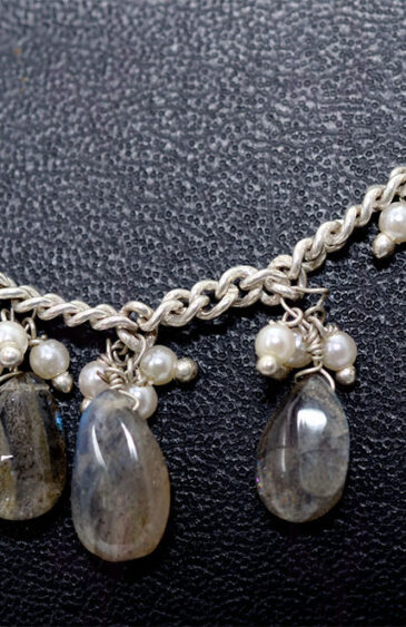 Pearls & Labradorite Gemstone Almond Shape Drops Knotted In Silver Chain NM-1089