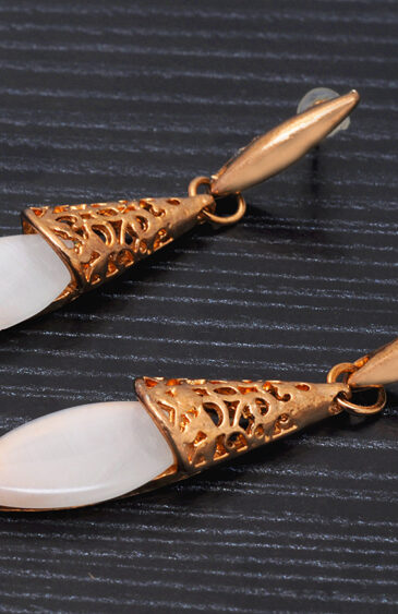 White Moon Dangle Pearl Elegant Pair Of Earrings FE-1260