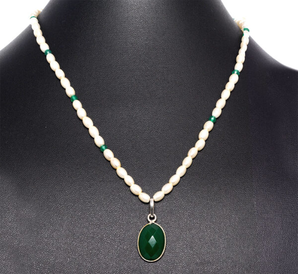 Green Onyx Stone Studded Pendant With Oval Shaped Pearl Beads - CN-1021
