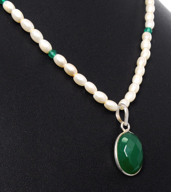 Green Onyx Stone Studded Pendant With Oval Shaped Pearl Beads - CN-1021