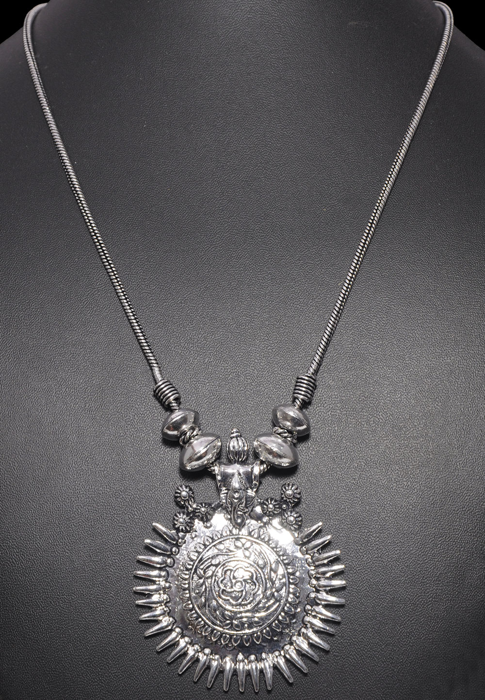 Oxidized Studded Chain Necklace In .925 Silver Overlay