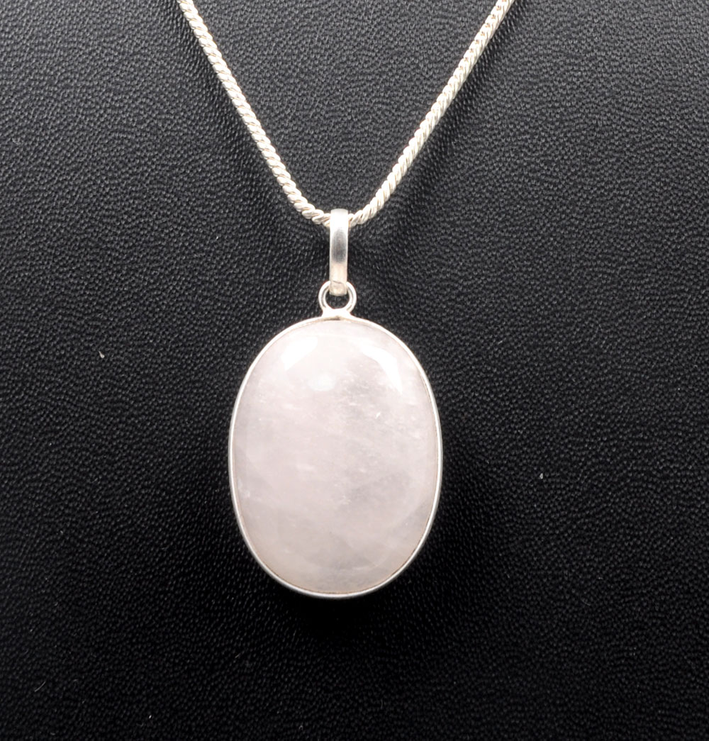 Rose Quartz Oval Shape Stone Studded Silver Plated Pendant GP4811