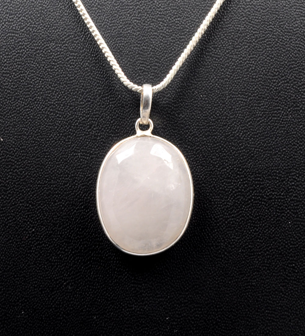 Rose Quartz Oval Shape Stone Studded Silver Plated Pendant GP4831