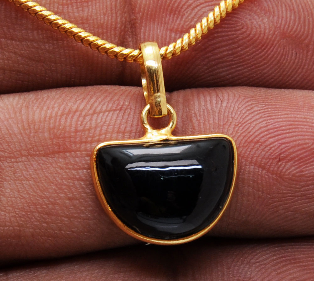 Black Onyx Gemstone Studded Pendant GP5027