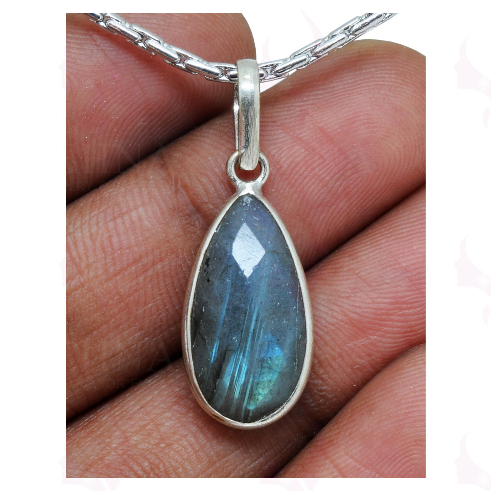 Labradorite Pear Shape Gemstone Studded Silver Pendant – Gp5176
