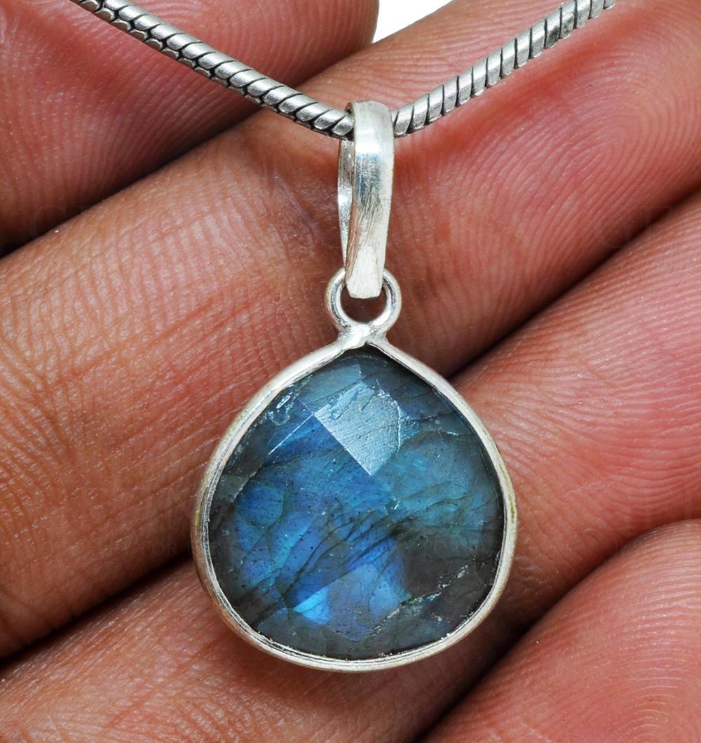 Labradorite Pear Shape Gemstone Studded Silver Pendant – Gp5184