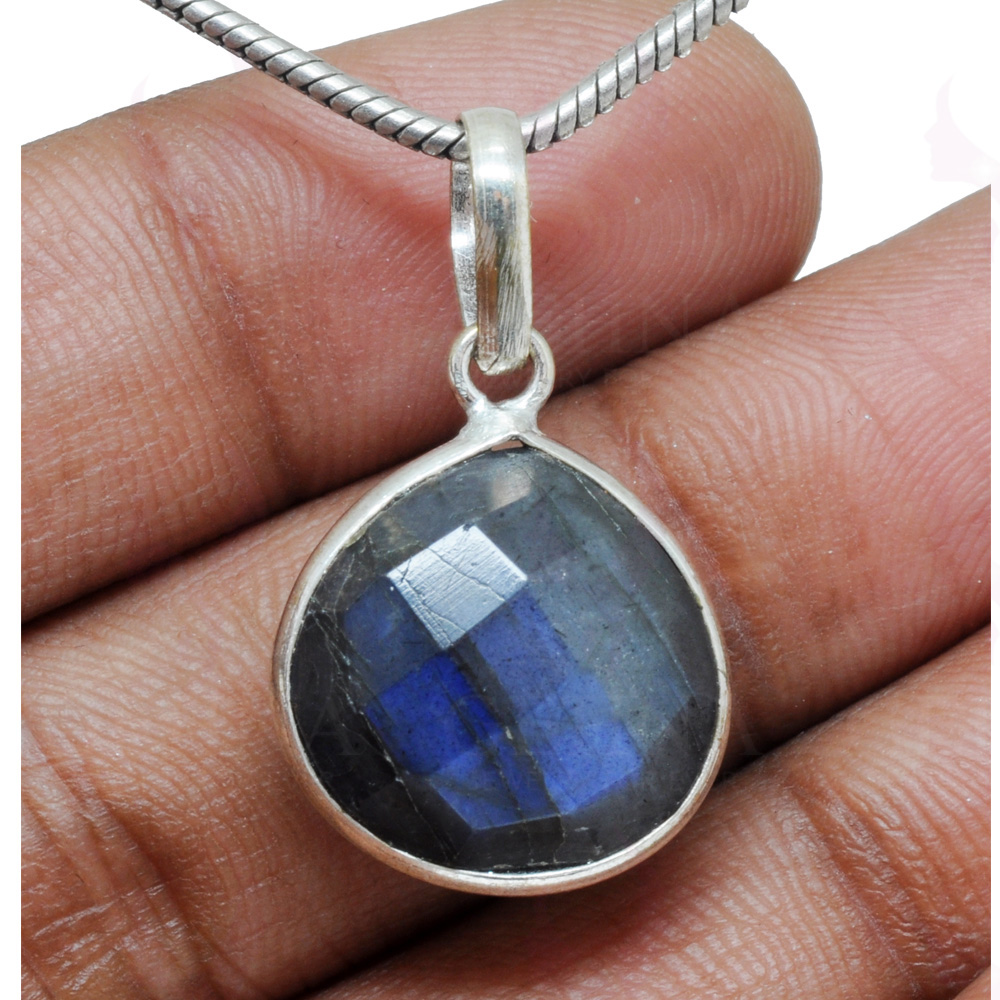 Labradorite Pear Shape Gemstone Studded Silver Pendant – Gp5190