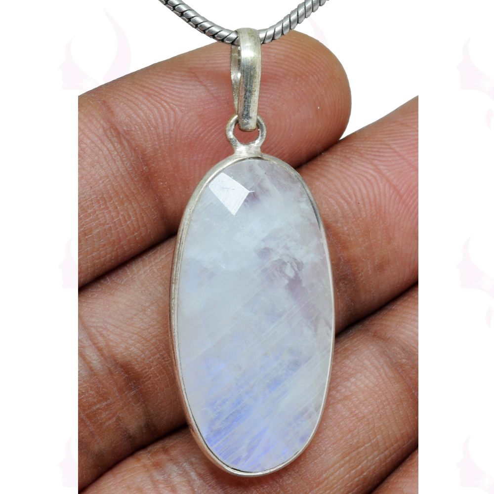 Moonstone Oval Shape Gemstone Studded Silver Pendant – Gp5191