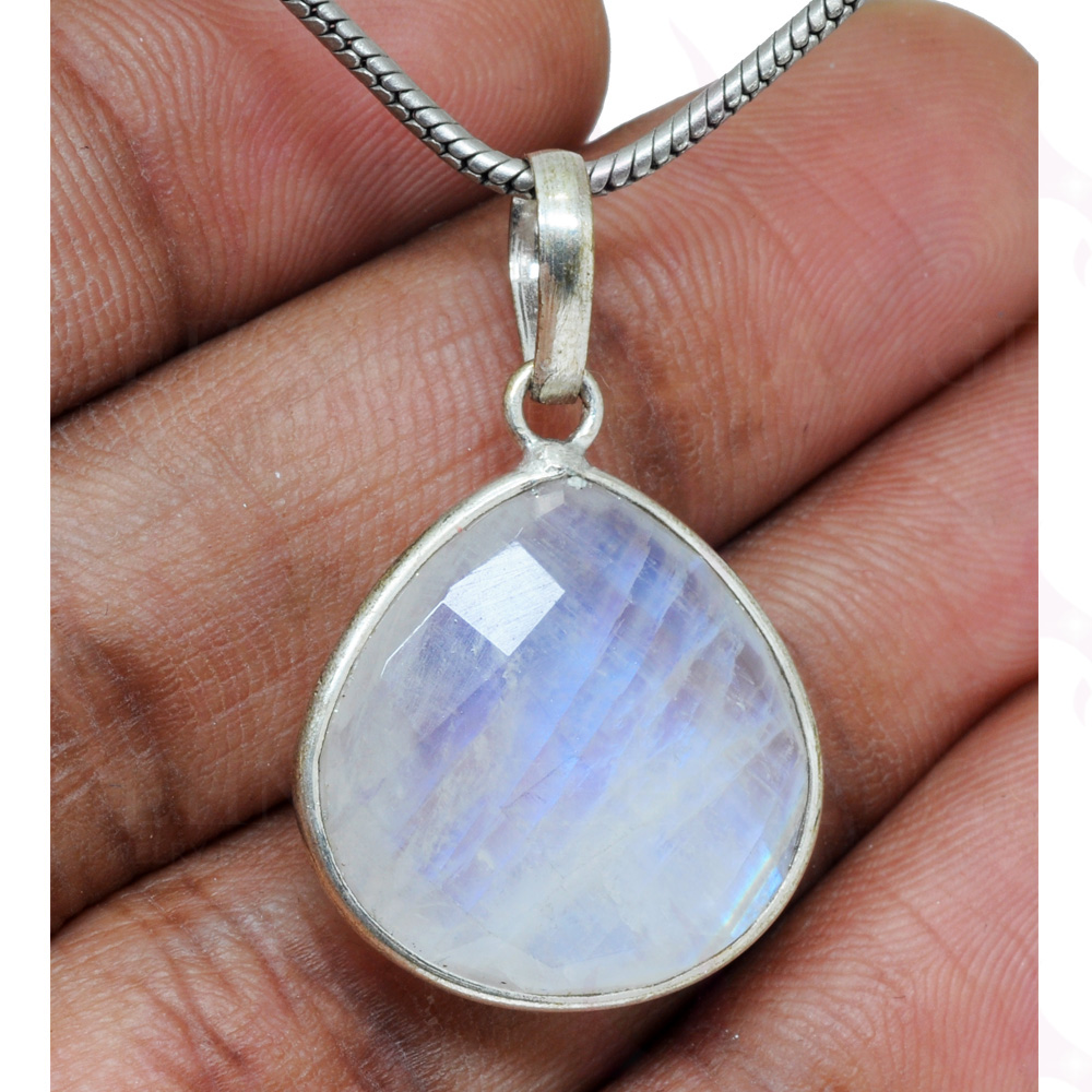 Moonstone Pear Shape Gemstone Studded Silver Pendant – Gp5193