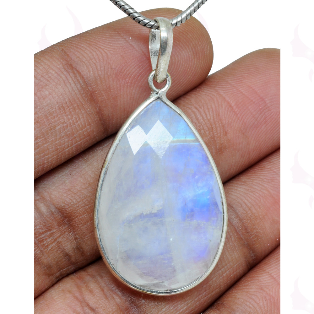 Moonstone Pear Shape Gemstone Studded Silver Pendant – Gp5196