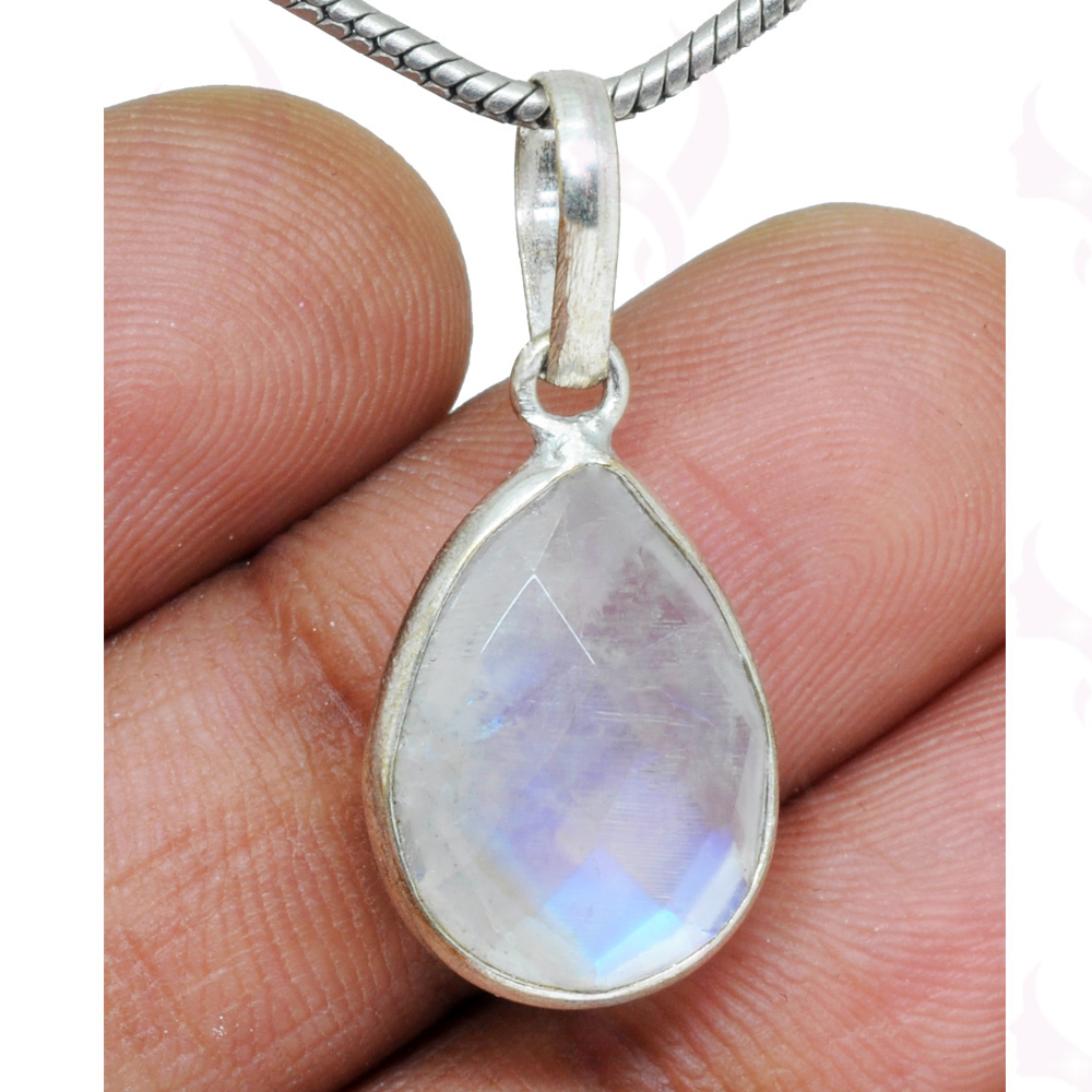 Moonstone Pear Shape Gemstone Studded Silver Pendant – Gp5201