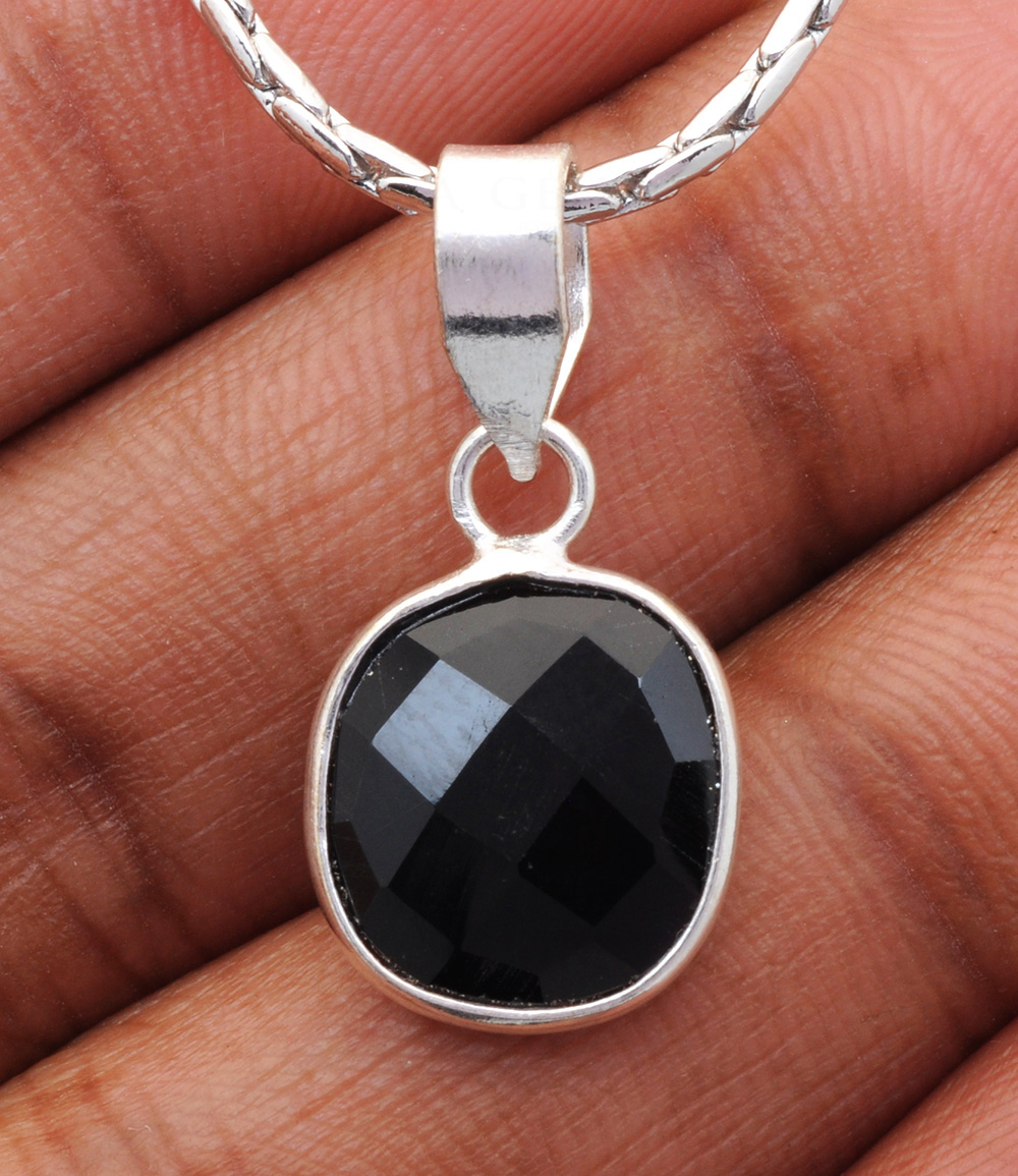 Smoky Round Shape Gemstone Studded Silver Pendant – Gp5234