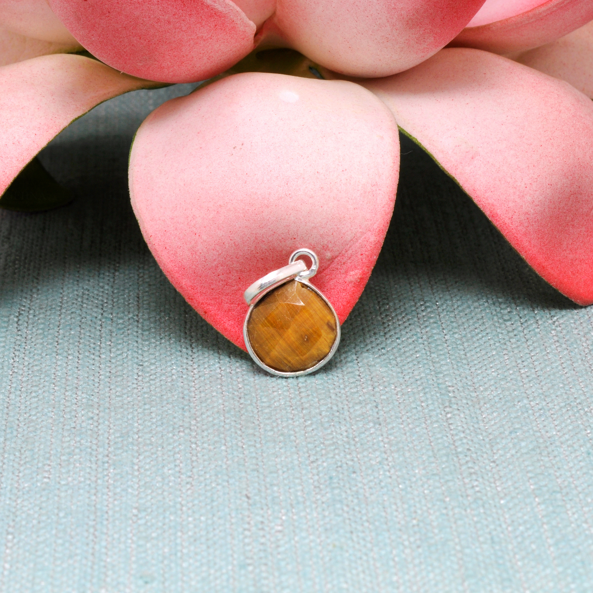 Tiger’S Eye Pear Shape Gemstone Studded Silver Pendant – Gp5266