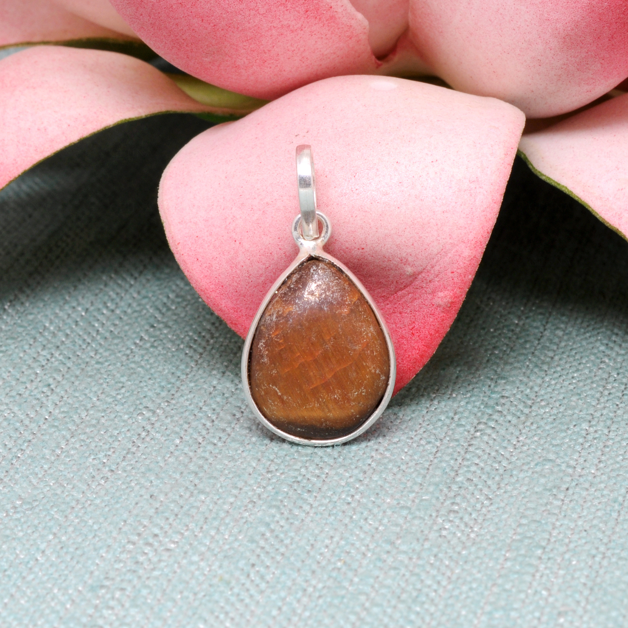 Tiger’S Eye Pear Shape Gemstone Studded Silver Pendant – Gp5276