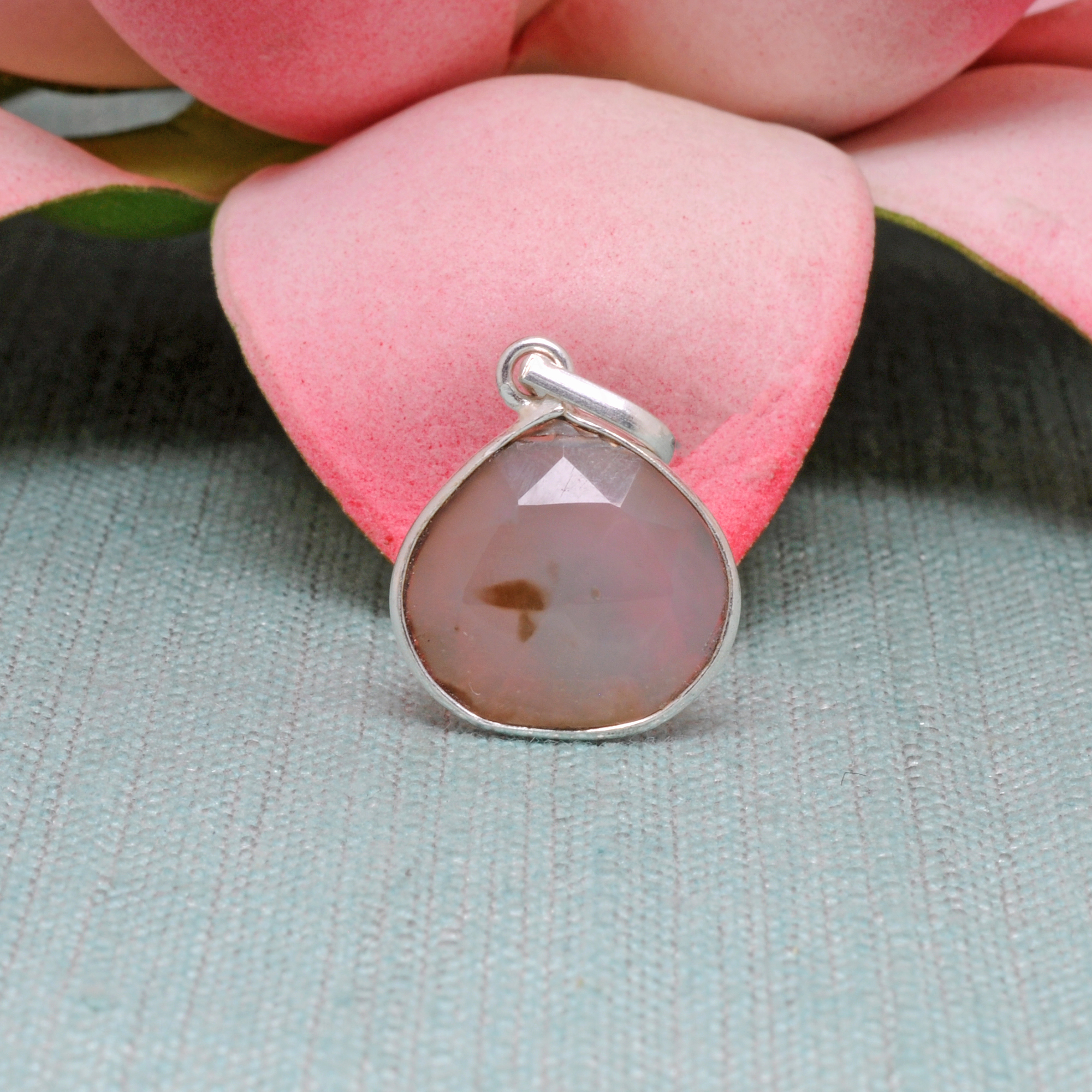 Chalcedony Pear Shape Gemstone Studded Silver Pendant – Gp5287